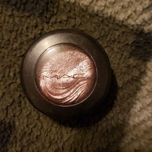 MAC Smoky Mauve eyeshadow